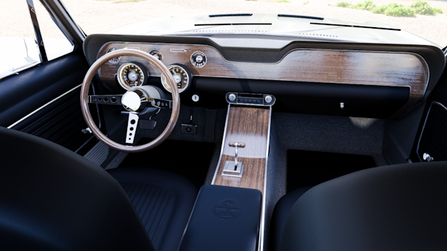 /static/images/digital-cars/shelby_interior1.png